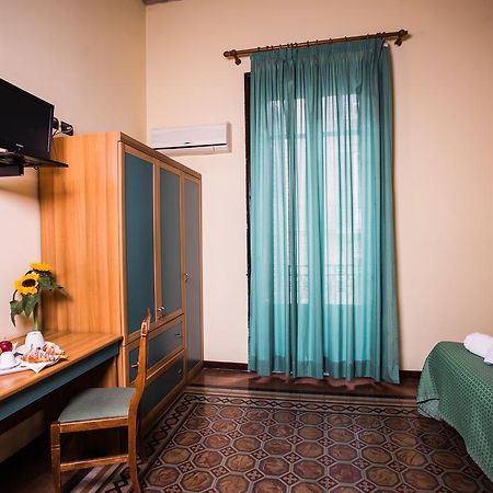 Hotel Italia Palermo Bagian luar foto