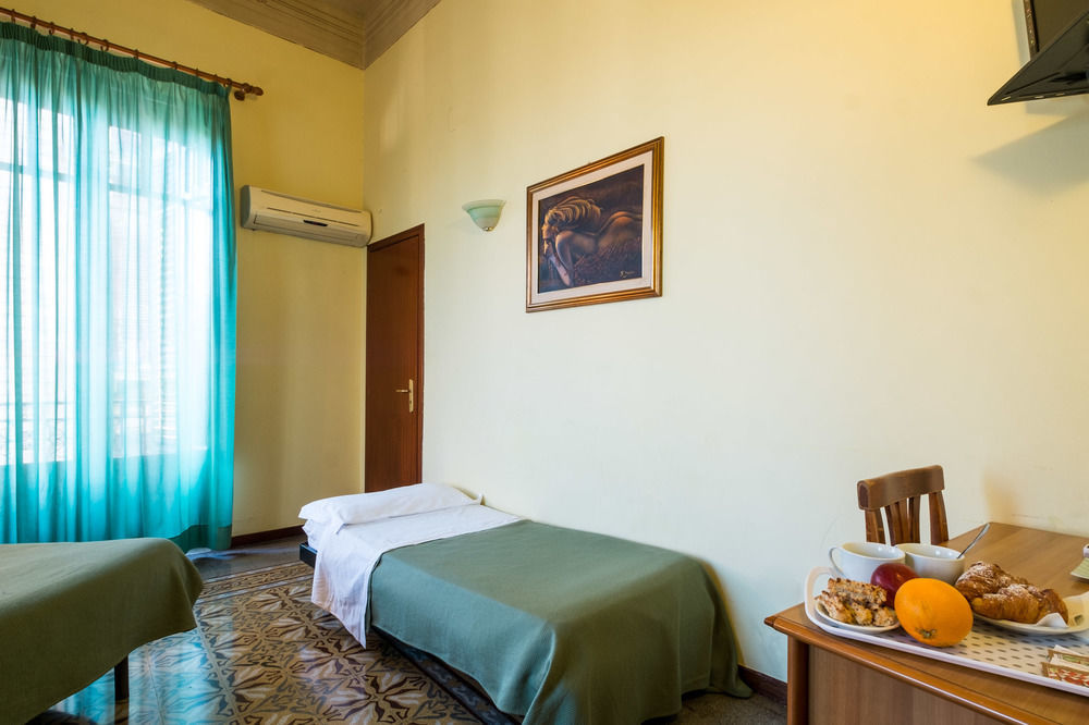 Hotel Italia Palermo Bagian luar foto